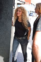 Shakira Casual Style - Leaving Office Building in Barcelona 09/27/2017