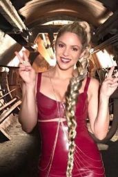 Shakira - Social Media Pics, September 2017
