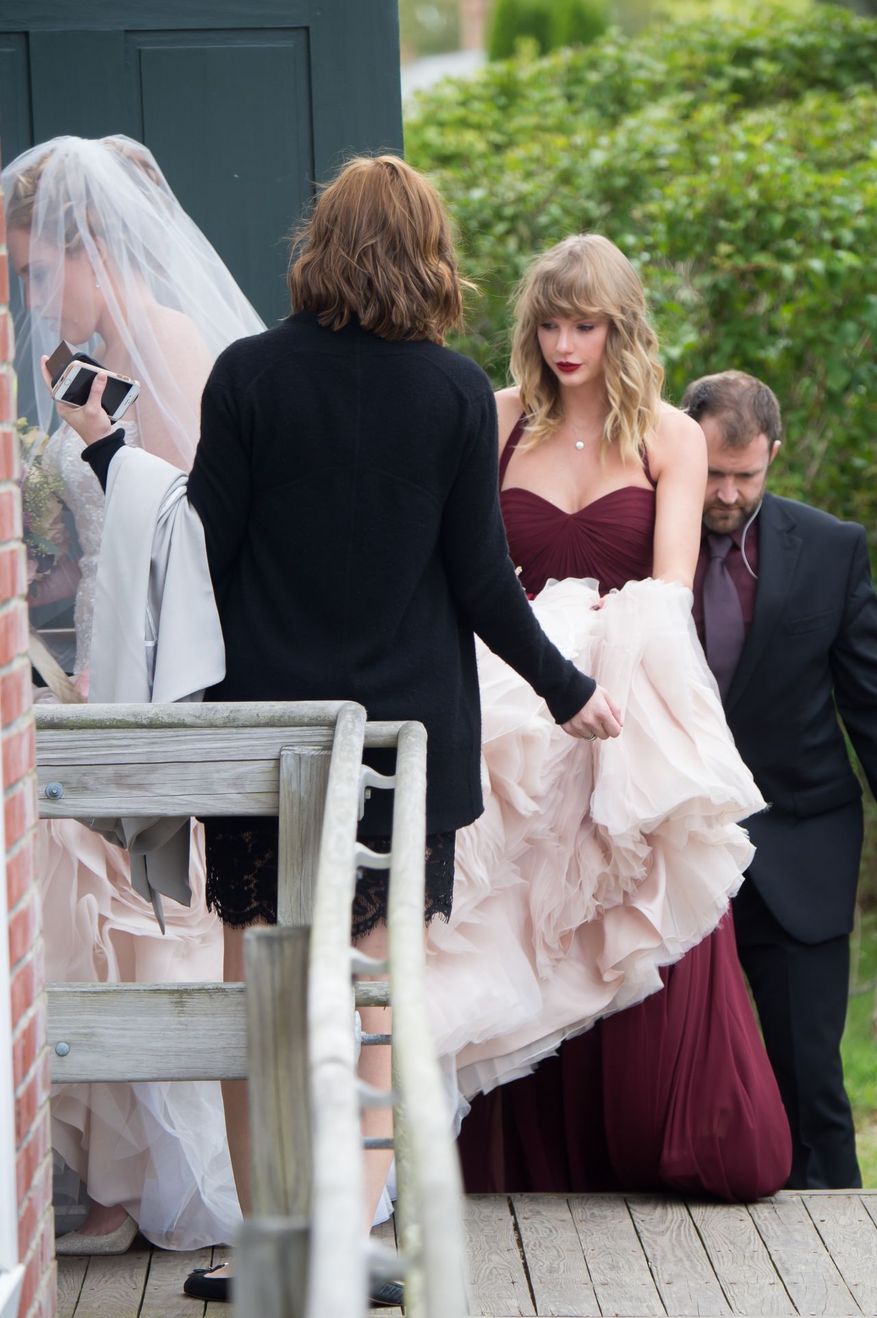 Taylor Swift As a Bridesmaid at Her BFF Abigail's Wedding in Martha's ...