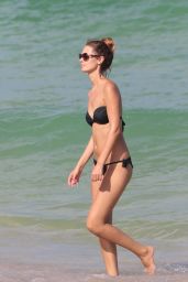 Yana Dubnik In A Black Bikini At The Beach In Miami Beach