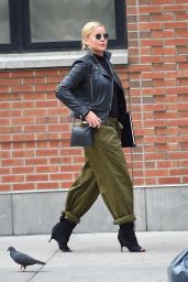 Abbie Cornish Casual Style - Out in NYC 10/06/2017