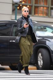 Abbie Cornish Casual Style - Out in NYC 10/06/2017