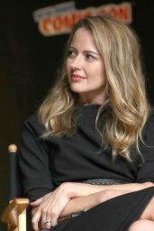 Amy Acker – “The Gifted” Cast Appearance at NYCC in NYC 10/08/2017