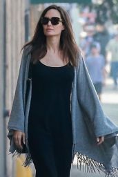 Angelina Jolie - Shopping at Baskin-Robbins in Los Angeles 10/30/2017