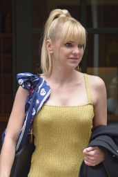 Anna Faris Signing Autographs - Crosby Street Hotel in NYC 10/23/2017