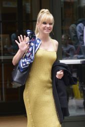 Anna Faris Signing Autographs - Crosby Street Hotel in NYC 10/23/2017