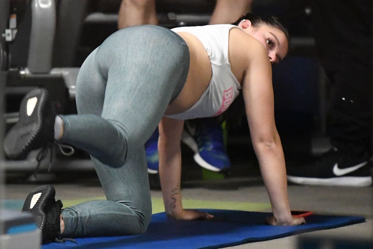 Ariel Winter - Exercises at the gym in Los Angeles 10/23/2017.