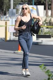 Ashlee Simpson Casual Style - Shopping at Ralph