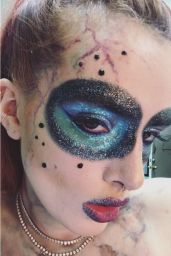Bella Thorne - Social Media Pics 10/08/2017