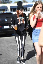 Bella Thorne Urban Outfit - LA 10/07/2017 