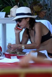 Bethenny Frankel Bikini Candids - Relaxing By the Pool in Miami Beach 10/08/2017