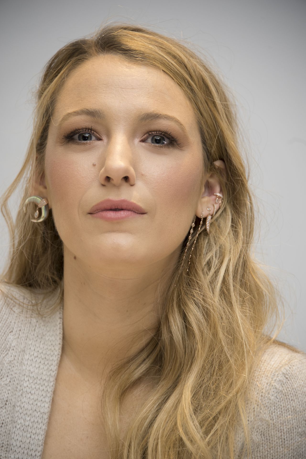 blake-lively-headshots-all-i-see-is-you-press-conference-celebmafia