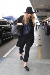 Blake Lively in Comfy Travel Outfit at LAX Airport in LA 10/11/2017