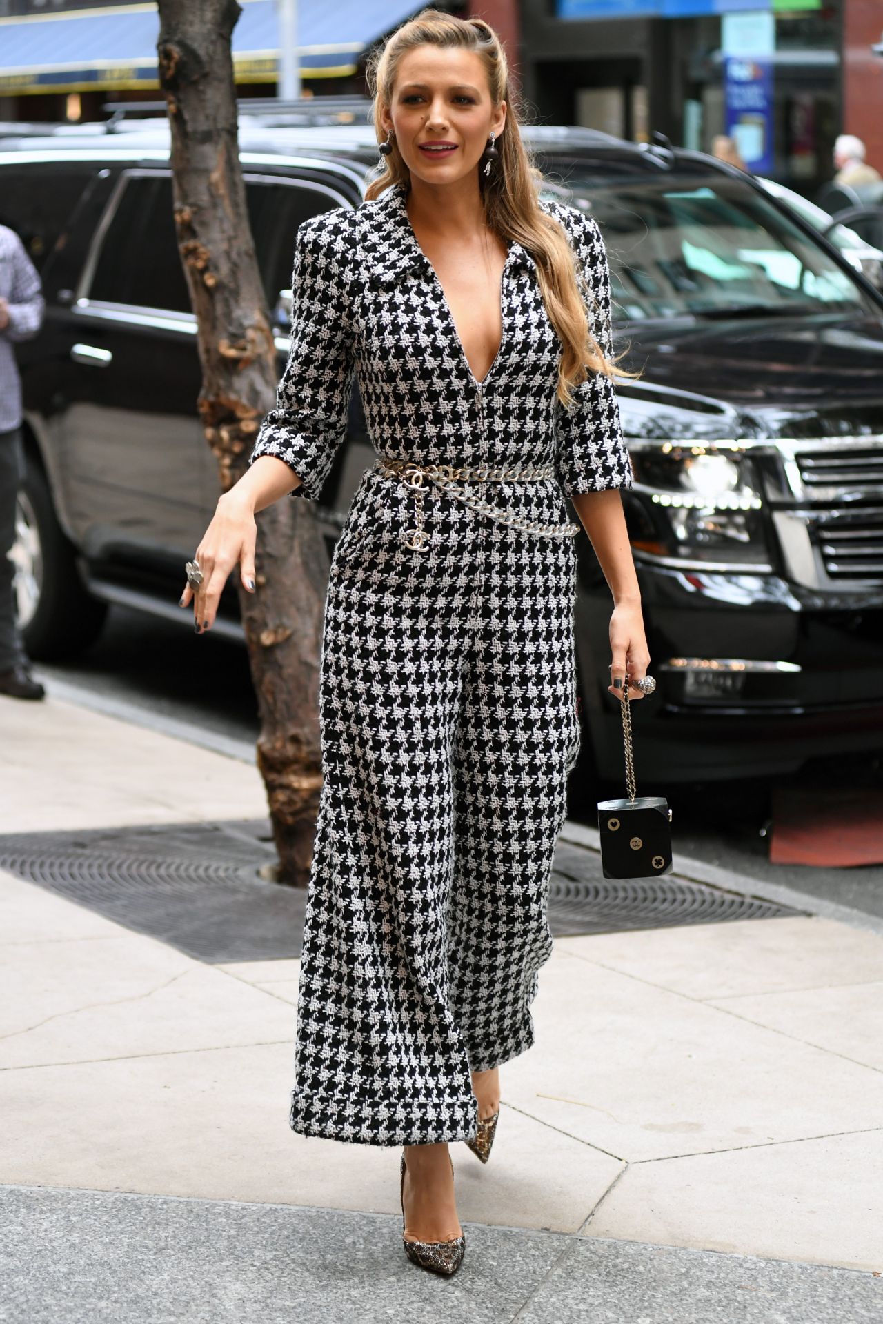 Blake Lively Style and Fashion Inspirations - Arriving at Her Hotel in ...