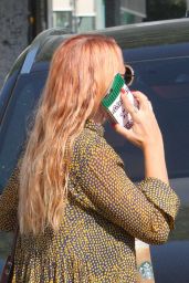 Busy Philipps Chats on the Phone - Out in Beverly Hills 10/12/2017