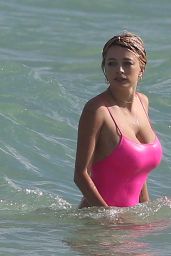 Caroline Vreeland in a Pink Swimsuit at the Beach in Miami Beach 10/09/2017