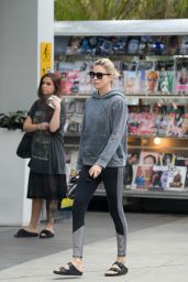 Charlize Theron - Heads to SoulCycle in LA 10/30/2017