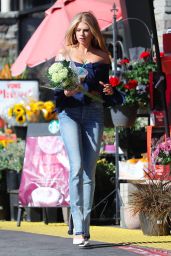Charlotte McKinney Booty in Jeans - Los Angeles 10/08/2017