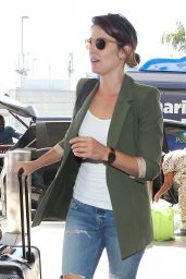 Cobie Smulders - LAX Airport in Los Angeles 10/04/2017