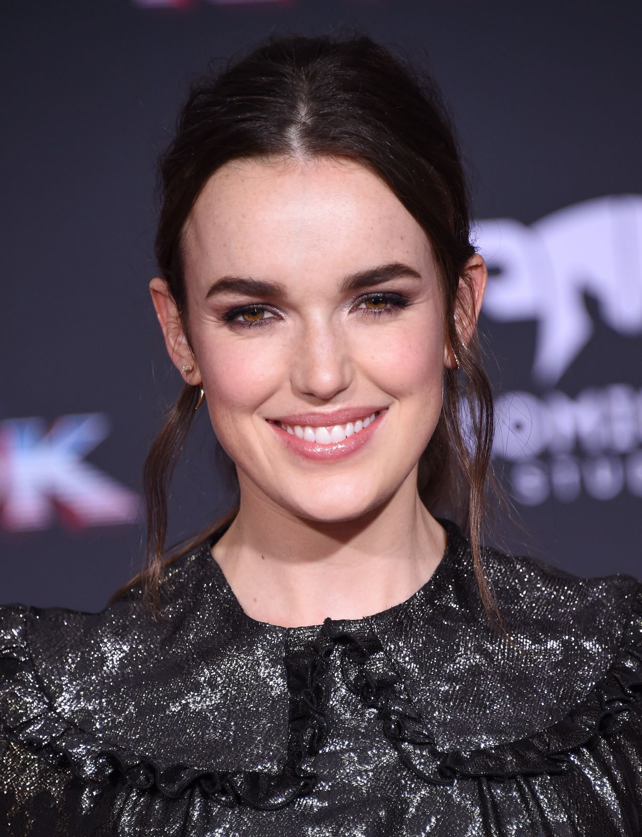 Elizabeth Henstridge – “Thor: Ragnarok” Premiere in Los Angeles 10/10