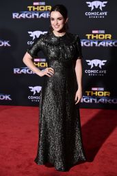 Elizabeth Henstridge – “Thor: Ragnarok” Premiere in Los Angeles 10/10/2017