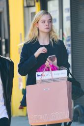 Elle Fanning - Shopping in NYC 10/17/2017