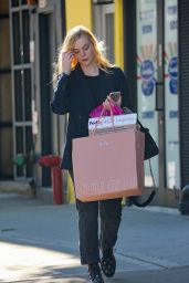 Elle Fanning - Shopping in NYC 10/17/2017
