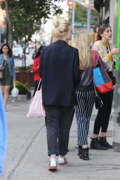 Elle Fanning Street Style - Shopping With Friends in NYC 09/30/2017