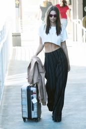 Emily Ratajkowski in Comfy Travel Outfit - Los Angeles 10/16/2017