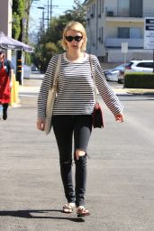 Emma Roberts - Stops by Emerald Forest Gifts in Studio City 10/05/2017