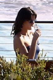 Georgia Fowler in Swimsuit - Enjoys a Meal by the Ocean in Malibu 10/22/2017