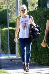 Gwen Stefani - Leaves the Studio in West Hollywood 10/25/2017