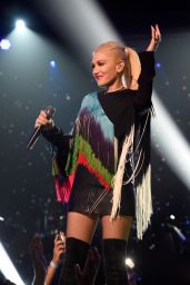 Gwen Stefani – “One Voice: Somos Live!” Concert For Disaster Relief in Los Angeles 10/14/2017