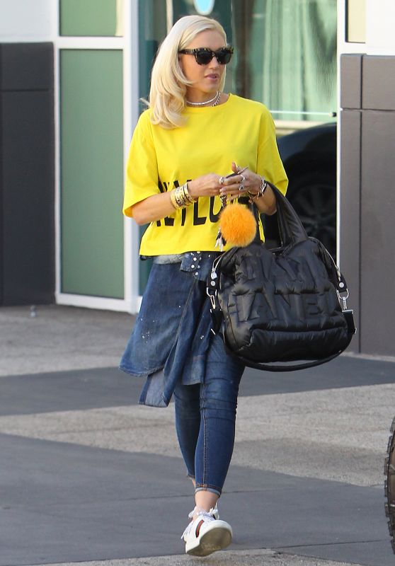 Gwen Stefani Street Style - Leaving a studio in Los Angeles 10/23/2017