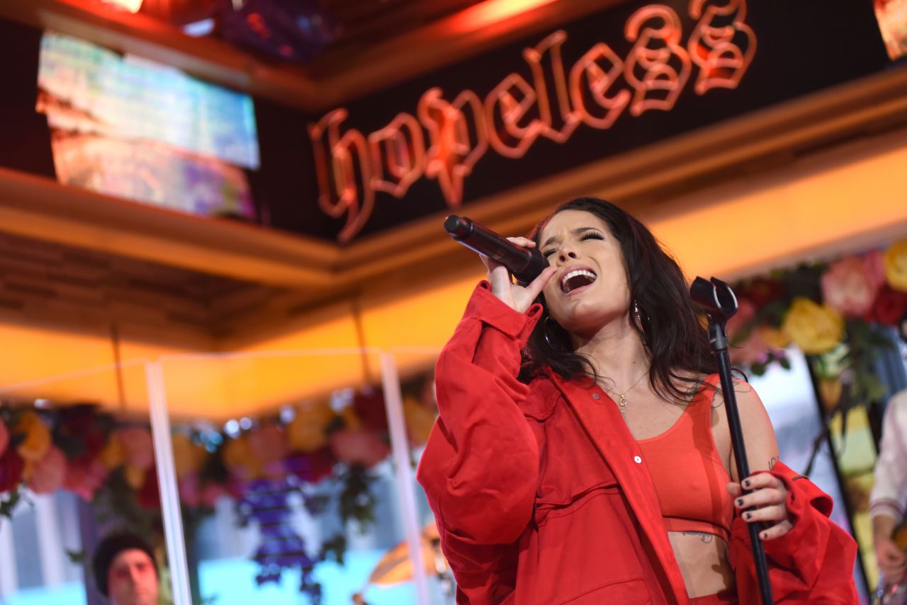 Halsey - Performs Live at Good Morning America in New York 10/12/2017 ...