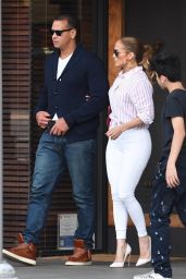 Jennifer Lopez in Tights - Out for Lunch at South Beverly Grill in Beverly Hills 10/06/2017