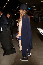 Jessica Alba in Comfy Travel Outfit - LAX Airpot in La 10/27/2017