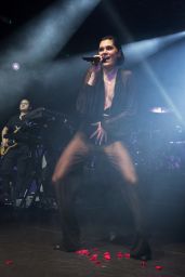 Jessie J - Performing Live on Stage in London