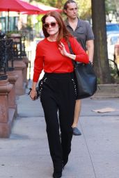 Julianne Moore Casual Style - Running Errands in NYC 10/10/2017