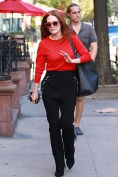 Julianne Moore Casual Style - Running Errands in NYC 10/10/2017