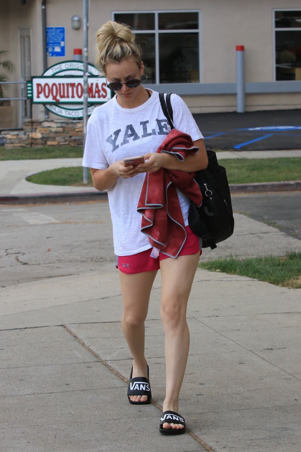 Kaley Cuoco Leggy in Shorts - Los Angeles 10/03/2017 • CelebMafia