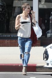 Kate Hudson in Ripped Jeans - West Hollywood 10/10/2017