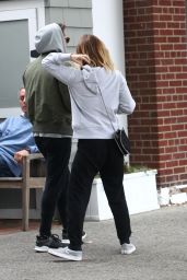 Kate Mara - Getting Coffee with Jamie Bell in The Hamptons, NYC 10/08/2017
