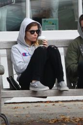 Kate Mara - Getting Coffee with Jamie Bell in The Hamptons, NYC 10/08/2017