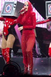 Katy Perry Performs Live at "Witness: The Tour" in Philadelphia