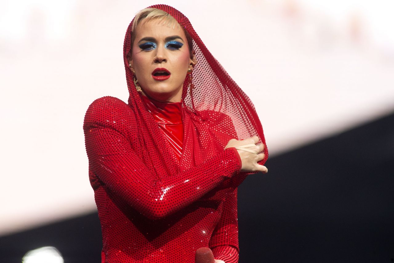 Katy Perry Performs Live at "Witness: The Tour" in Philadelphia