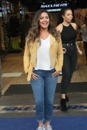 Kelly Brook - Photocall for Skechers in Dublin 10/05/2017