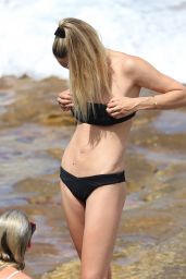 Kendal Lee Schuler in Bikini at Bondi Beach in Sydney 10/28/2017