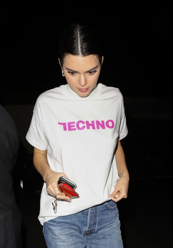 Kendall Jenner - Arrives to Kim Kardashian