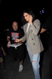 Kendall Jenner - Outside the Lakers vs Clippers Game in LA 10/19/2017